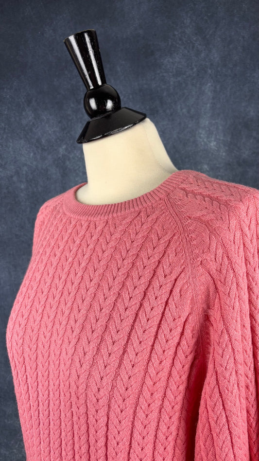 Chandail en tricot torsadé en coton et cachemire rose gomme Part Two, taille medium. Vue de l'encolure.