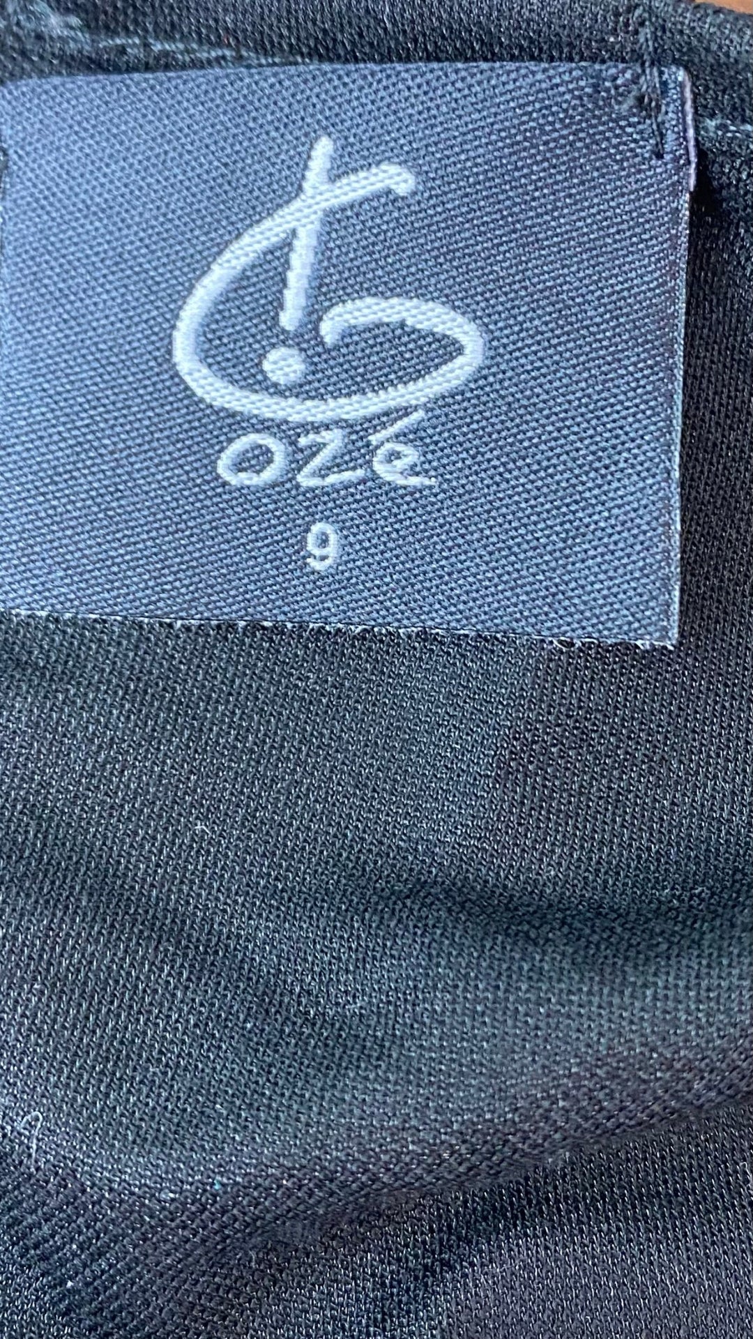 Tunique noire avec poches G!ozé, taille 5xl-6xl. Vue de l'étiquette de marque.