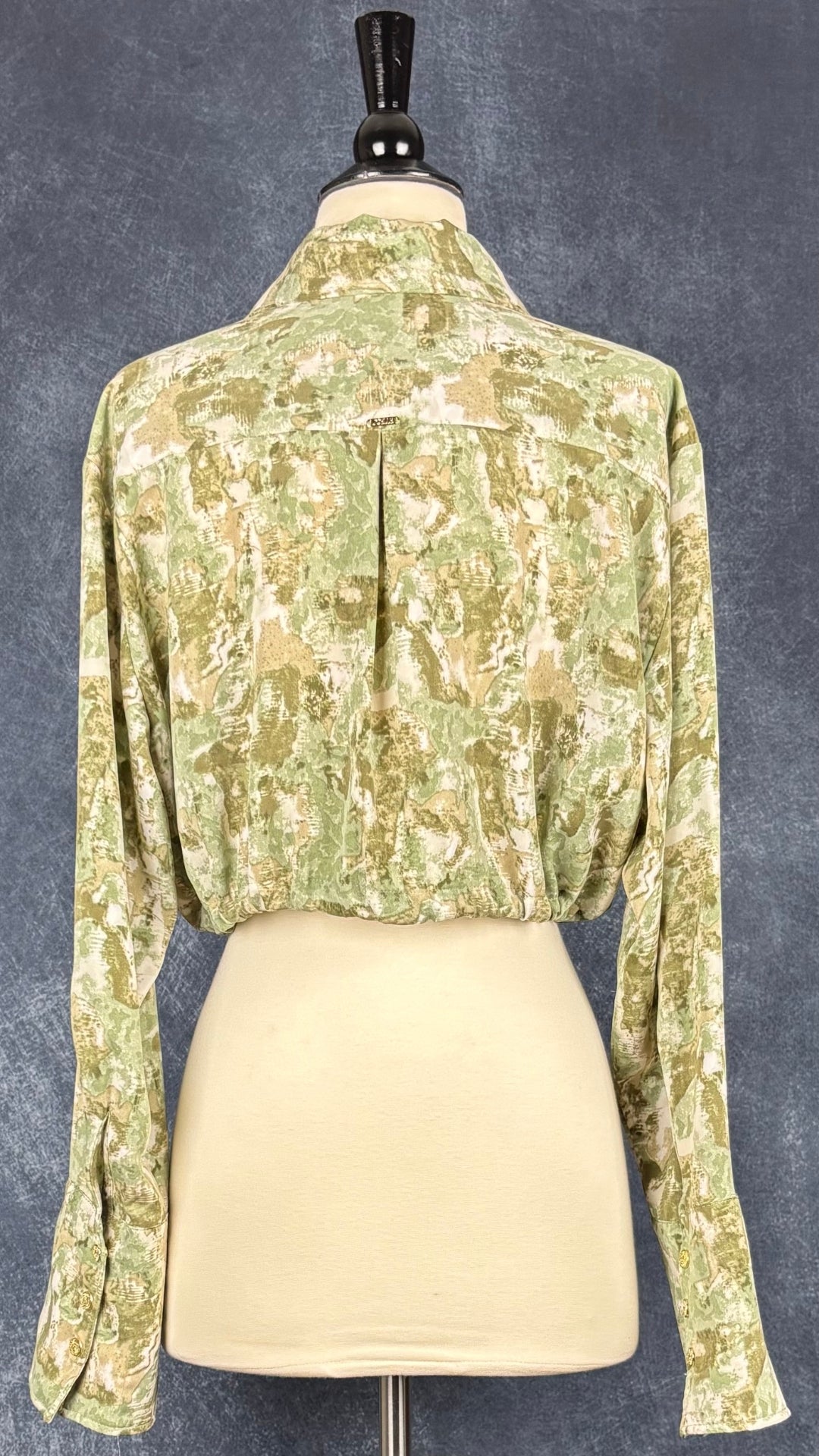 Veste courte à col chemisier à motifs abstraits Joelle, taille small. Vue de dos.