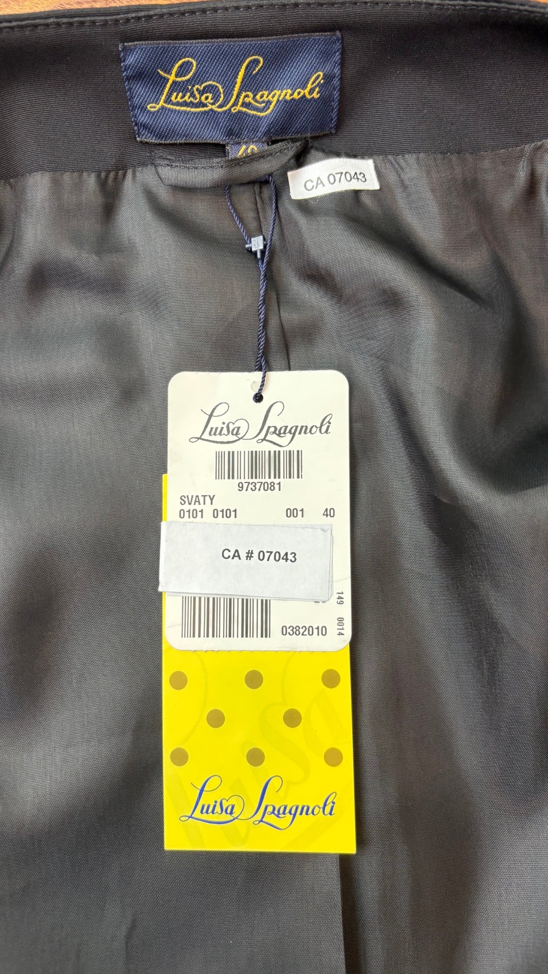 Veste courte festive noire Luisa Spagnoli, taille 40 (xs/s). Vue de l'étiquette.