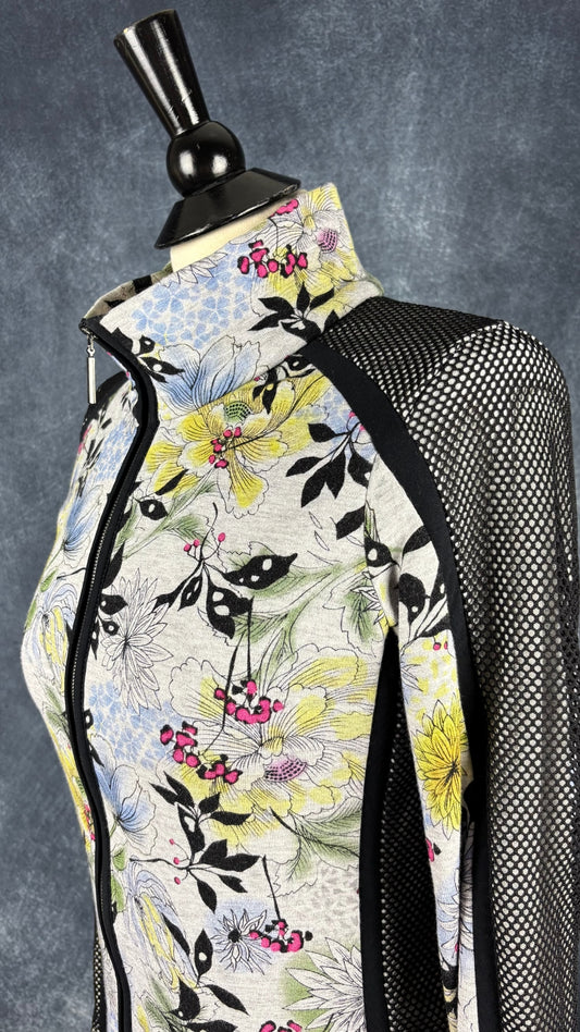 Veste florale en jersey et insertions de maille noire Marc Cain, taille N3 (s/m). Vue de l'encolure.