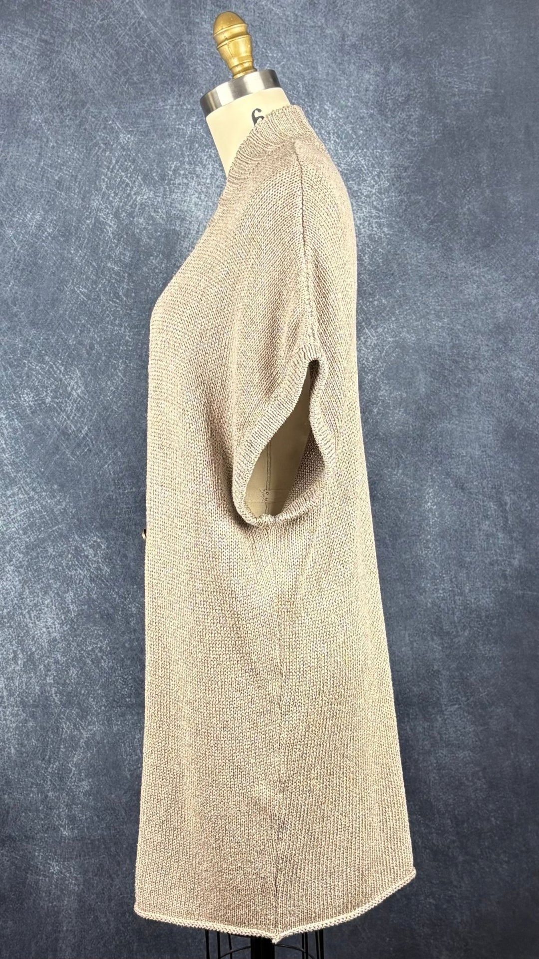 Veste longue en tricot beige Filippa K, taille medium. Vue de côté.