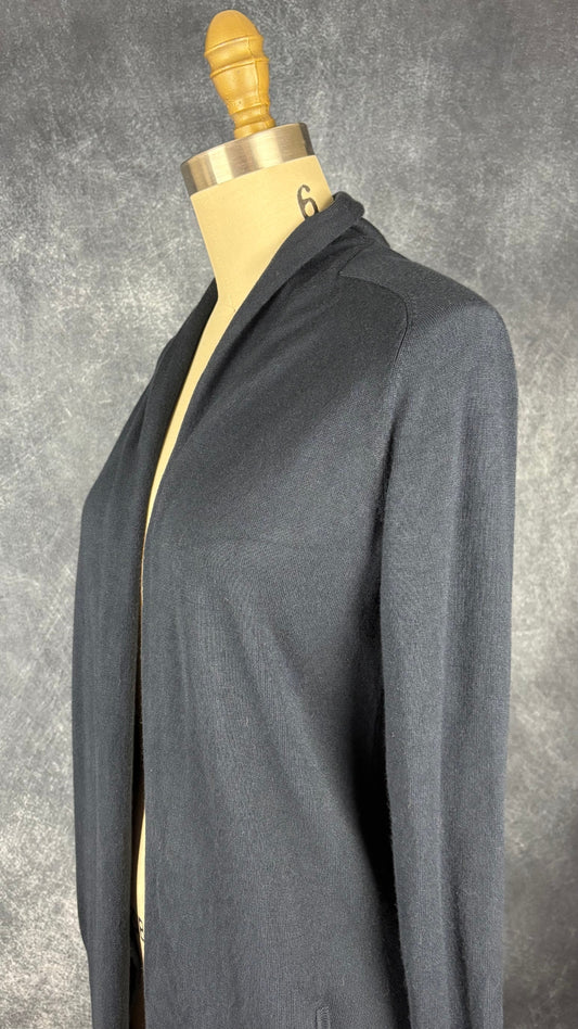 Veste longue marine avec poches InWear, taille small. Vue de l'encolure.