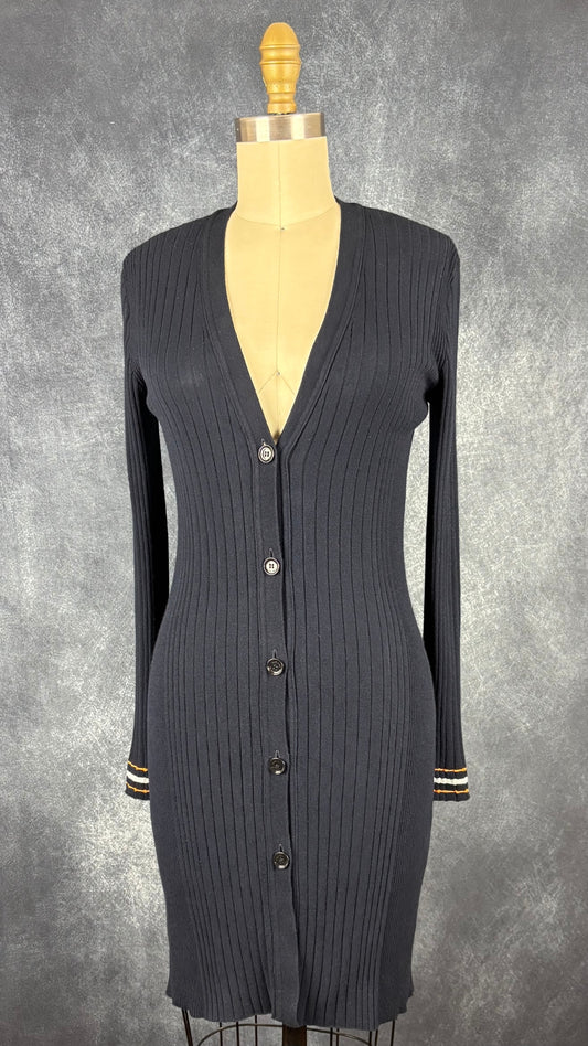 Veste longue en tricot côtelé marine à encolure en V Marc Cain, taille xs/s. Vue de face.
