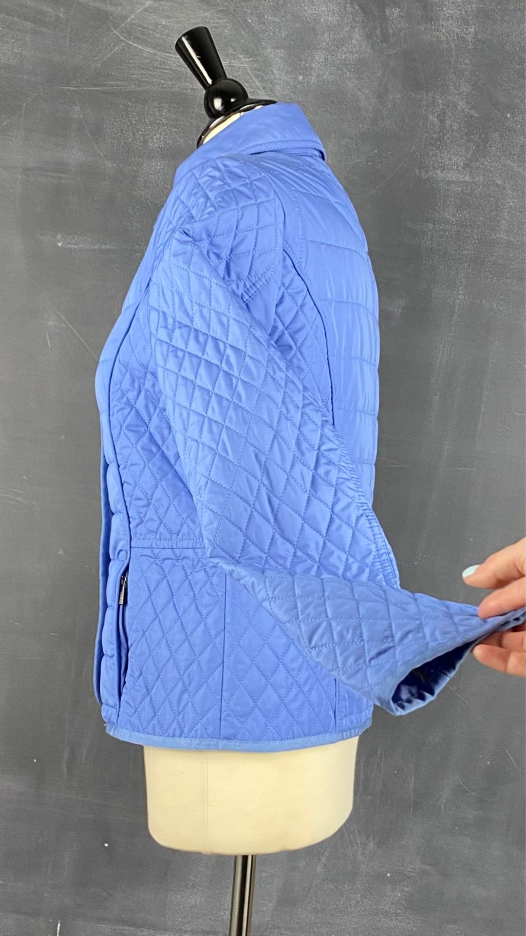 Veste printanière matelassée bleu lavande Olsen, taille xs/s. Vue de côté.