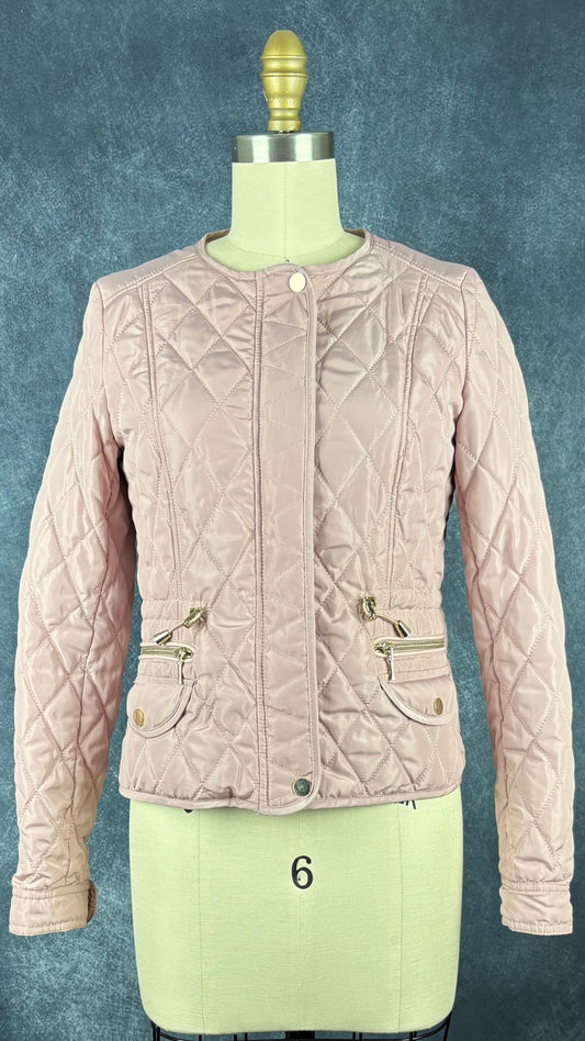 Veste matelassée rose poudré détails dorés, Tristan, taille xs. Vue de face.