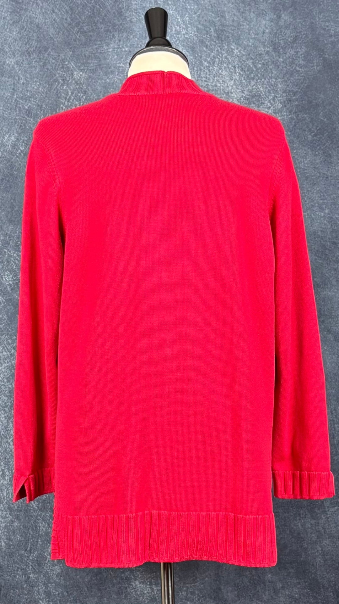 Veste mi-longue en tricot rouge Olsen, taille large (14). Vue de dos.