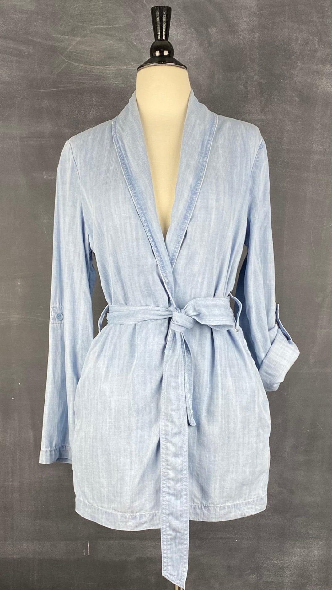 Veste peignoir en lyocell style denim Maison Cinqcent, taille xs. Vue de face.