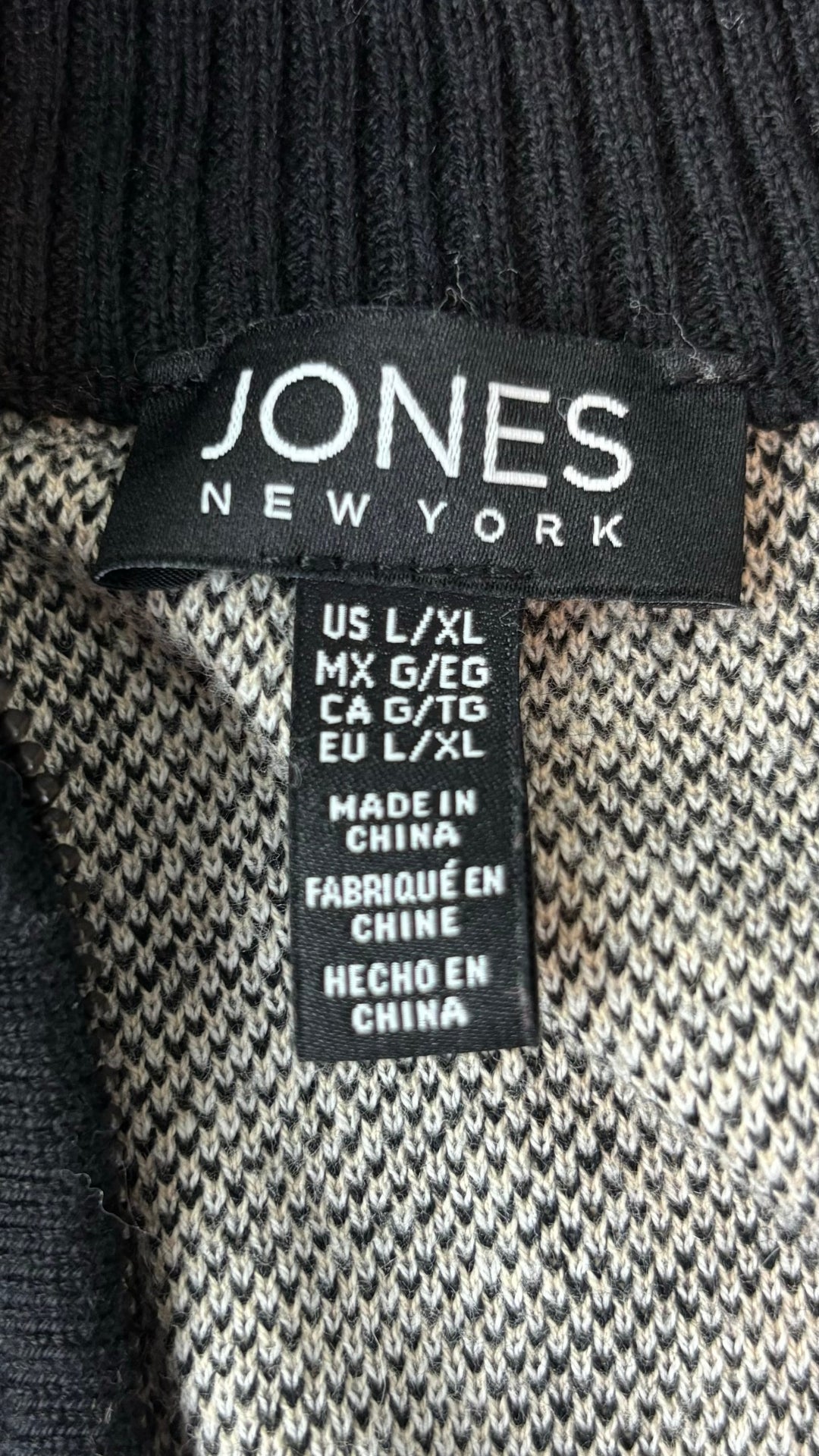 Veste poncho à carreaux Jones New York, taille l/xl. Vue de l'étiquette.