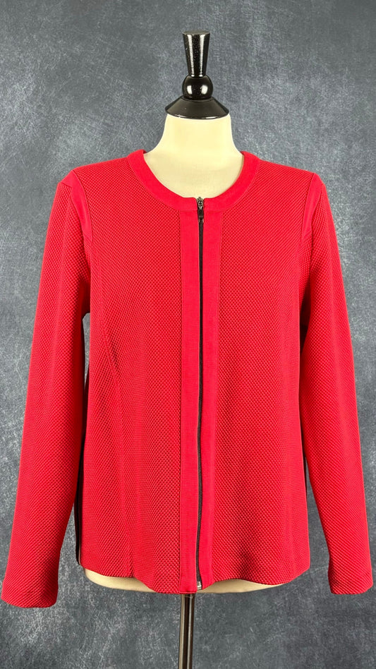 Veste rouge à fermeture à glissière tissu texturé et rayures sur les côtés Gerry Weber, taille 14 (env. l/xl). Vue de face.