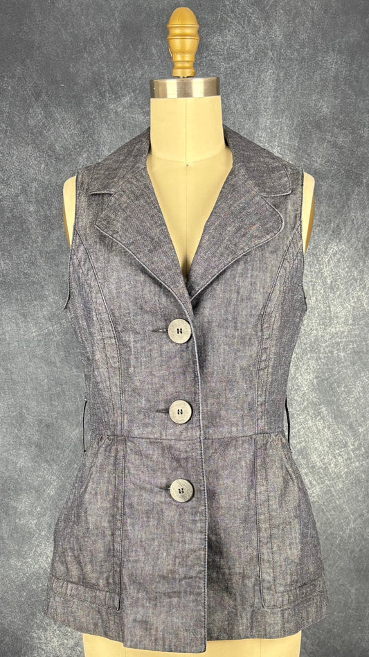 Veste sans manches en denim col tailleur Iris Setlakwe, taille 8. Vue de face.