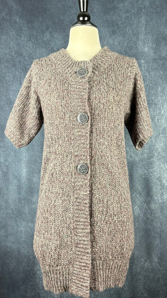 Veste en tricot longue à manches courtes Gardeur, taille estimée à small/medium. Vue de face.