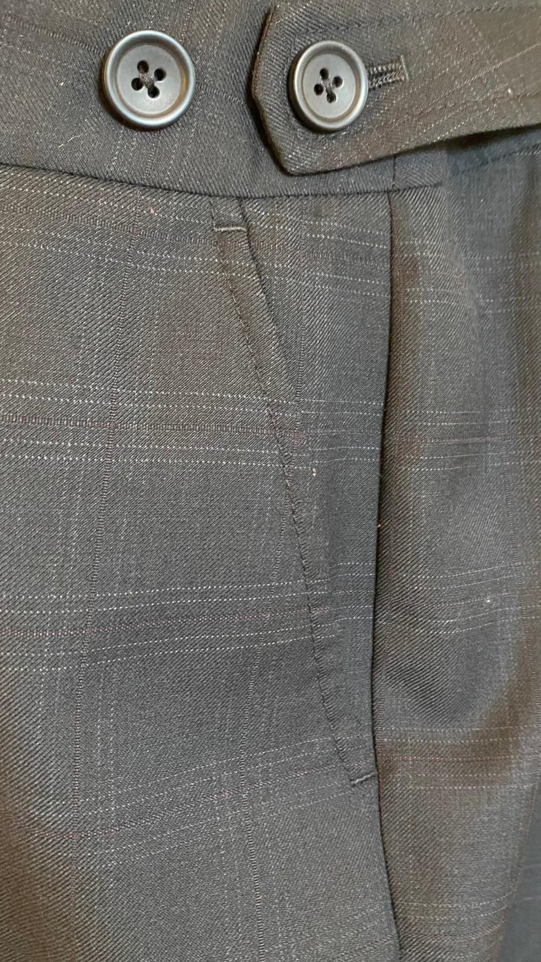 Pantalon Banana Republic fin lainage carreaux, vue des détails de la bande de taille et de la poche