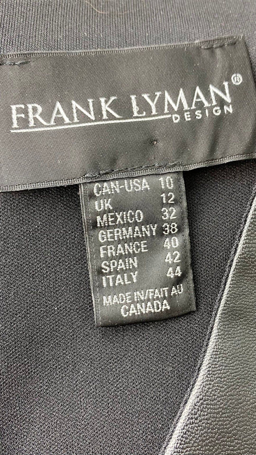 Robe Frank Lyman drapée noire et faux cuir. Vue de l'étiquette de marque et taille.