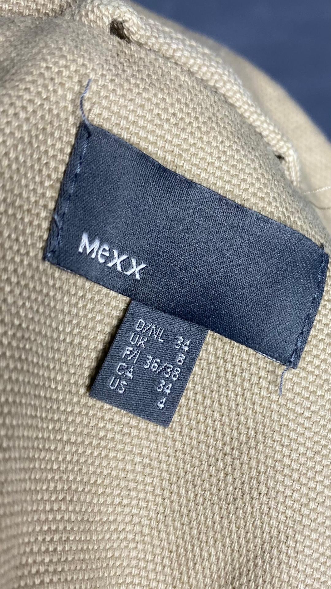 Veste Mexx en grosse toile de coton, robuste et féminine a la fois, vue de l'étiquette de la marque et de la taille